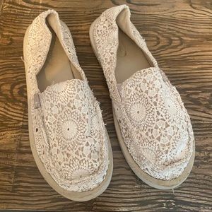 White Crochet Sanuks
